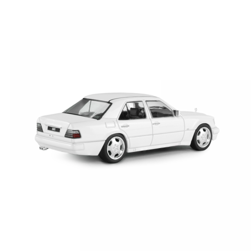 Macheta Mercedes-Benz E60 AMG (W124) Alb 1994 scara 1:43 Solido