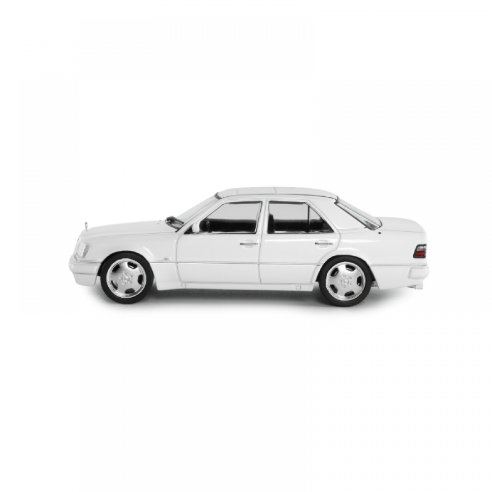 Macheta Mercedes-Benz E60 AMG (W124) Alb 1994 scara 1:43 Solido