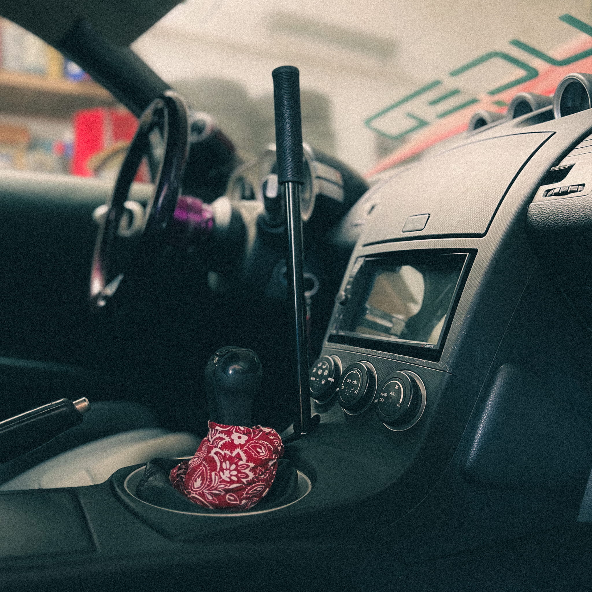 Frana de mana hidraulica ascunsa Nissan 350Z / Infiniti G35