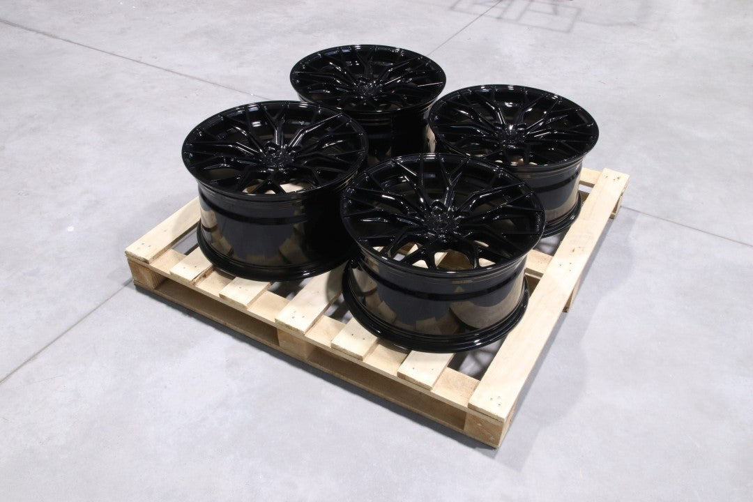 Set Jante Concaver CVR1 19x9,5 ET35 + 19x10,5 ET45 5x114,3 Negru Lucios