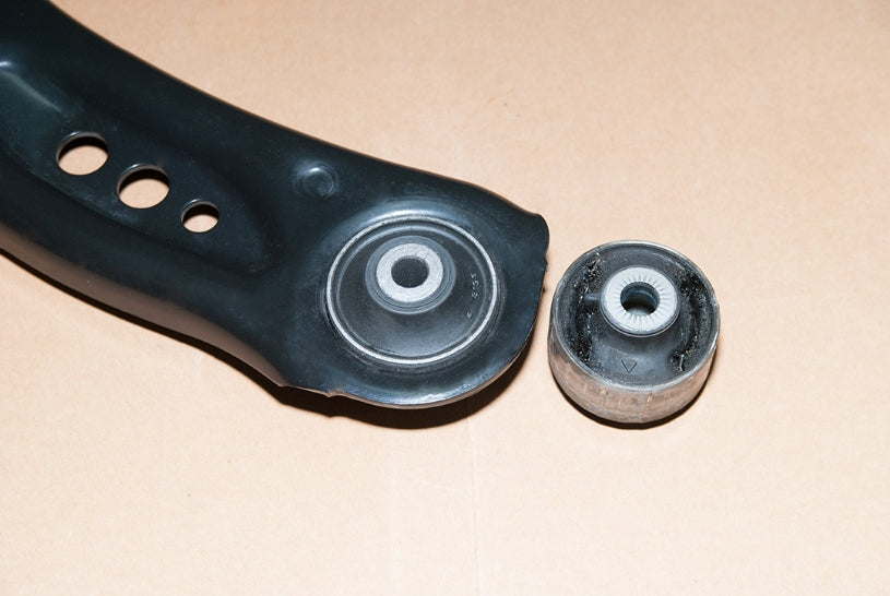 Set bucse brat suspensie inferior fata, capat spate Hardrace pentru Audi A3 / RS3 / Skoda Karoq / Kodiaq / Volkswagen Ca