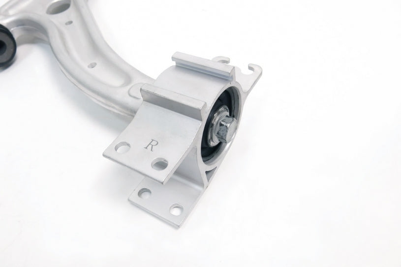 Brat suspensie inferior fata Hardrace pentru Infiniti Q30 / QX30 / Mercedes-Benz A-Class / A45 AMG - Q0276