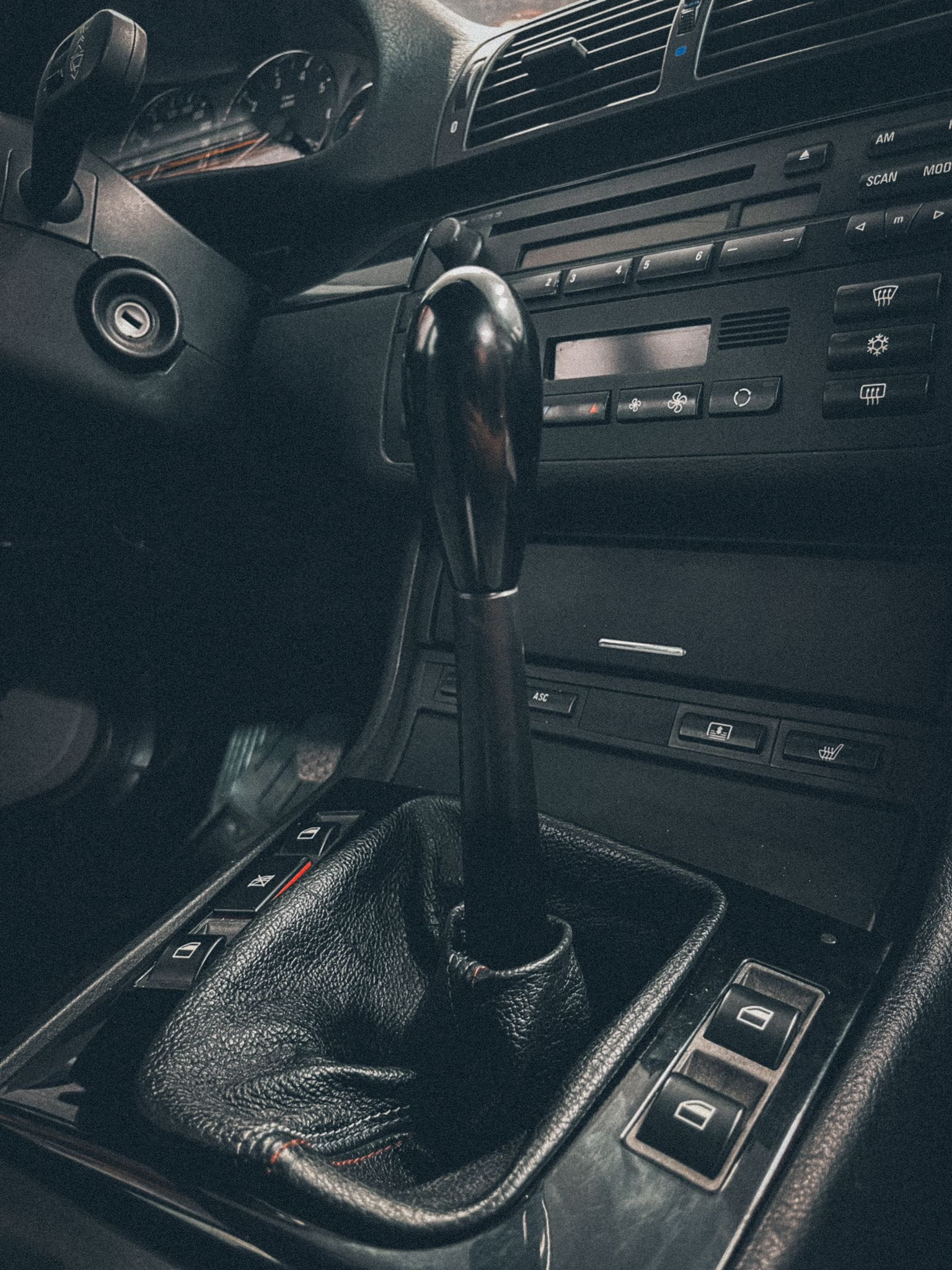 Short shifter reglabil BMW E30 - montaj pe caroserie